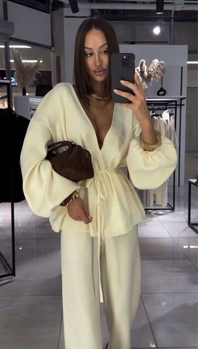 Продам женский костюм