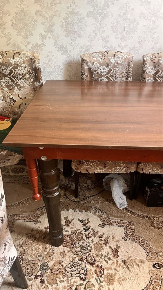 Продается стол срочно
