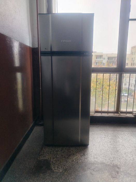 Продавам хладилник Инокс