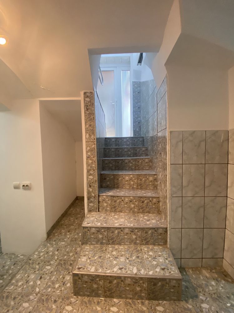 Proprietar- spatiu comercial/ apartament cu subsol 60 mp str. Meteanu