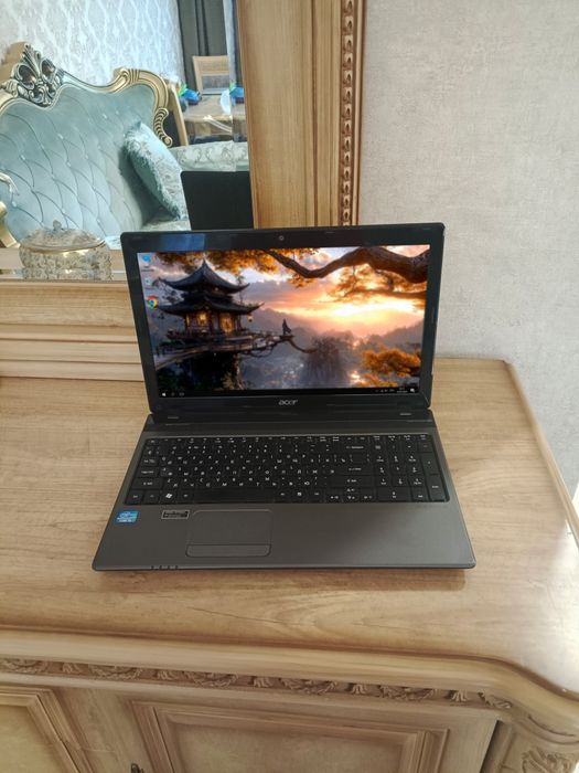 Ноутбук Acer. windows 10, батарейка держит