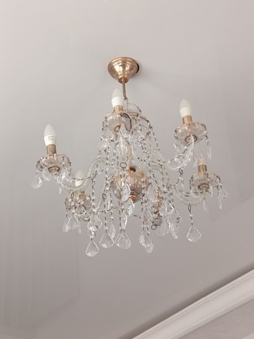 Продам люстру, кросивая