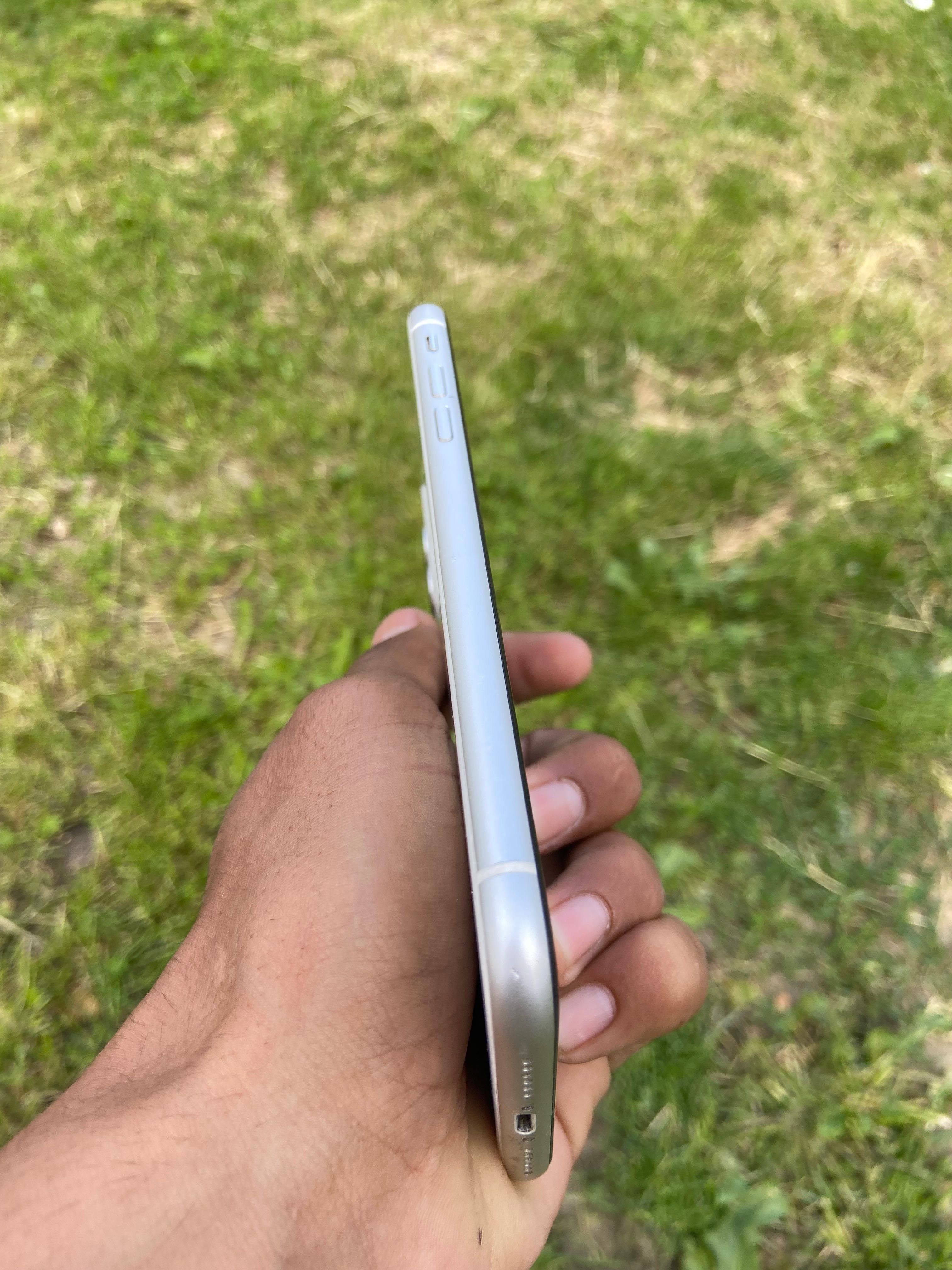iPhone 11 128GB 86% capacity