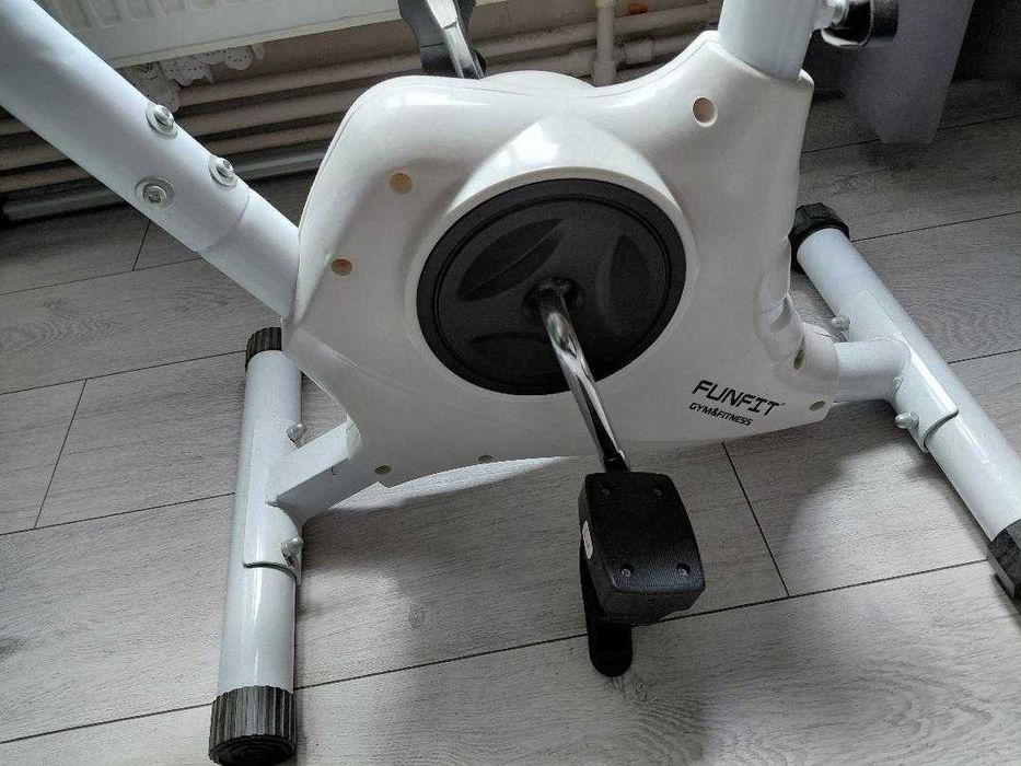 Bicicleta fitness cu reglaj de intensitate