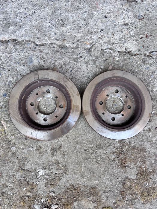 Продавам задни пружини и спирачни дискове за Honda Jazz 2010 г