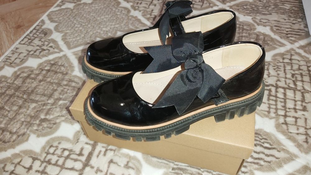 Обувки за момиче