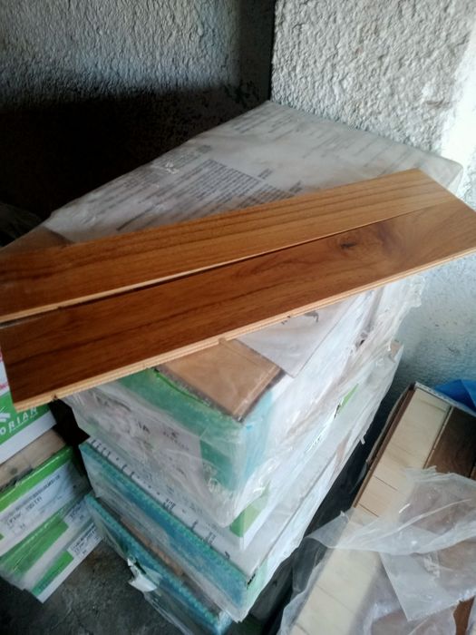 Vând parchet lemn TEAK