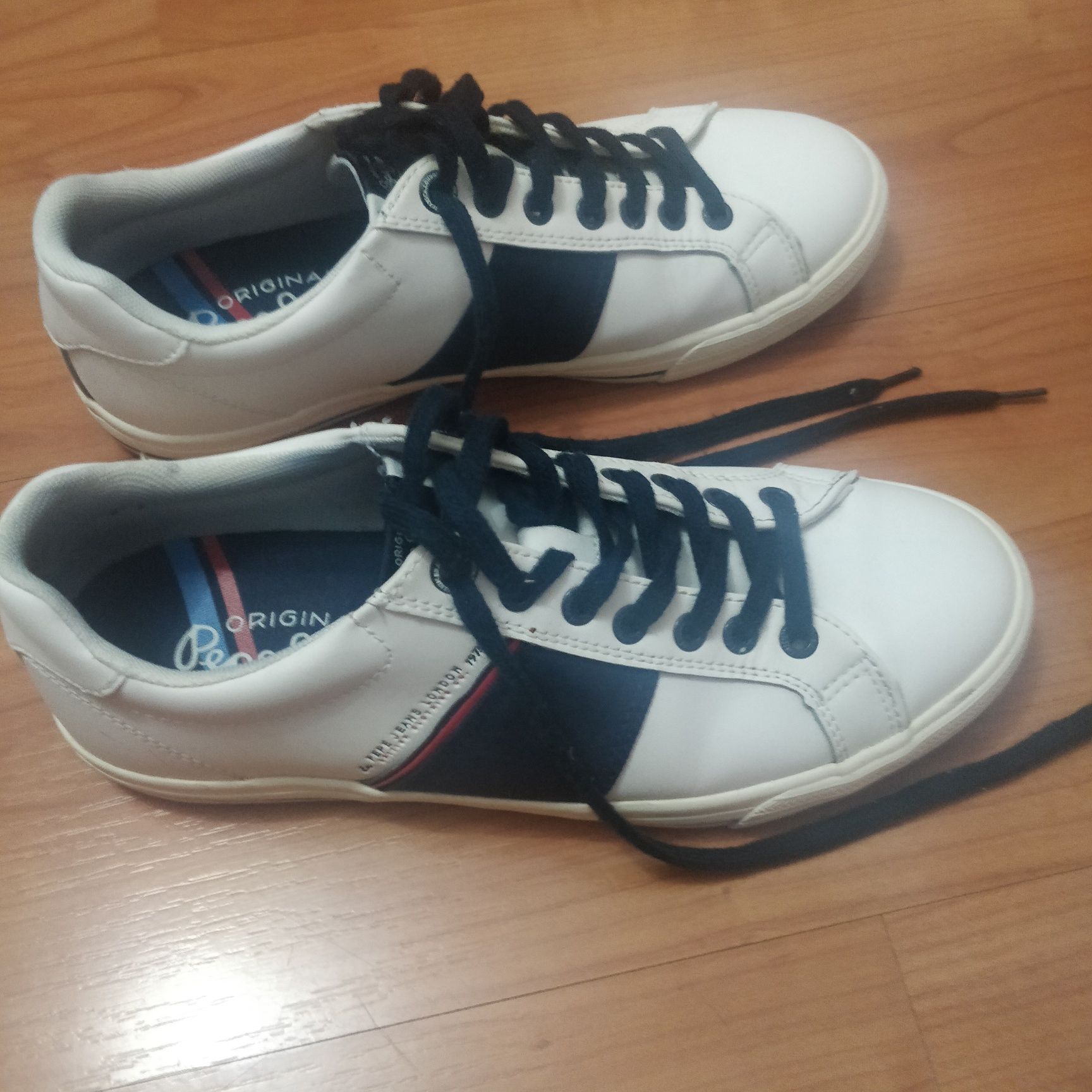 Adidași Pepe Jeans noi