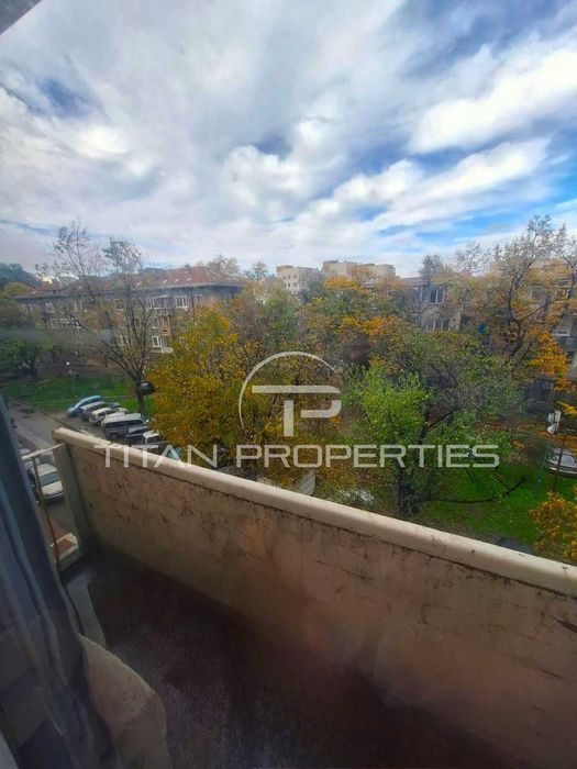 Тристаен апартамент в Центъра