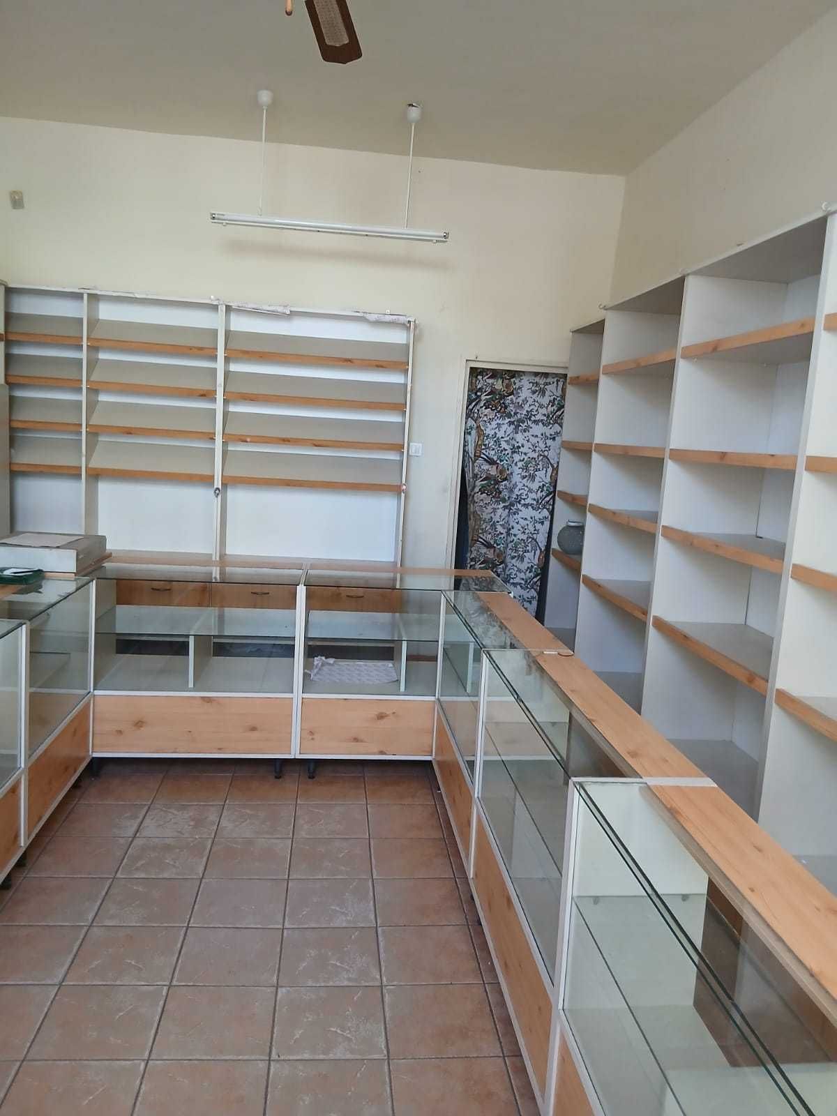 Vand mobilier spatiu comercial, inchiriez spatiu