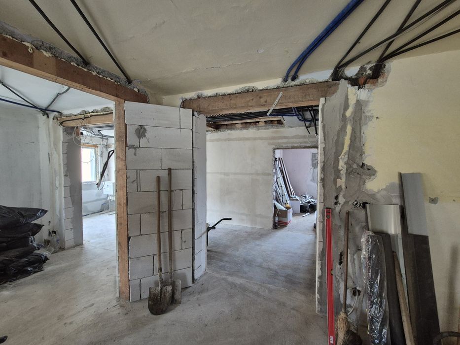 Vand casa la Belis, la principala, teren drept, 800mp!