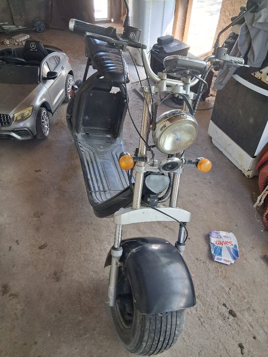 Vând scuter electric motor 1500w km/h 50,negociabil