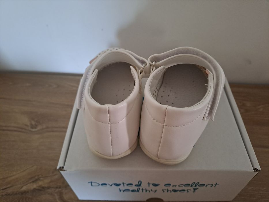 Pantofi copii albi marimea 23
