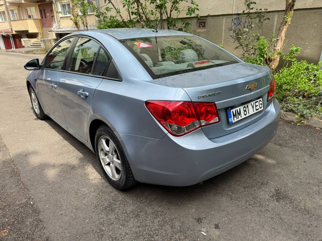 vând Chevrolet Cruze