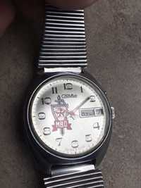 ръчен часовник с логото на МВР на СССР.