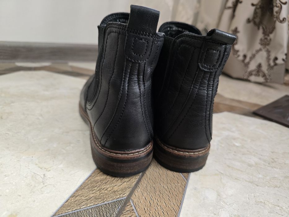 Ghete din piele scurte