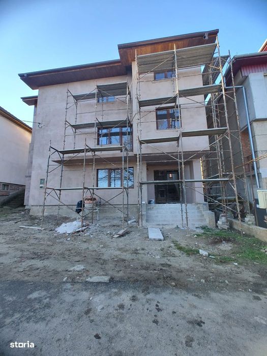 De vanzare apartamente 3 camere decomandate,strada Cetatii