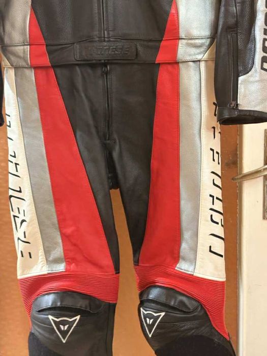 Dainese Двуделен Кожен Екип - КАТО НОВ!!!  (р-р 50/L)