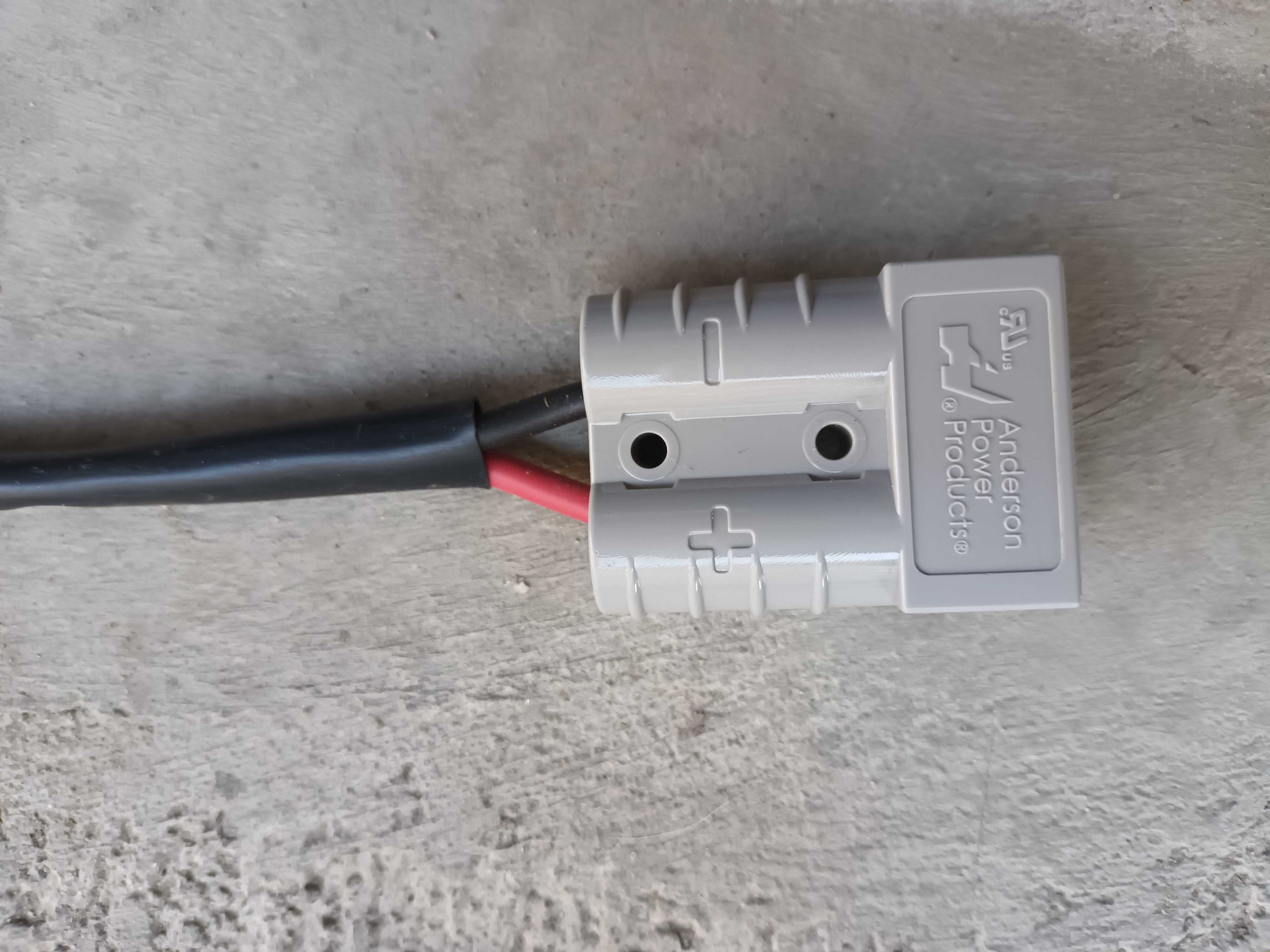 10 броя кабели 2,5mm²  за паралелно свързване на акумулатори