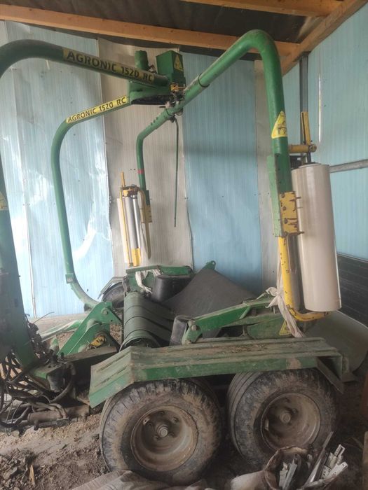 Vand 2 infoliatoare de Baloti cu autoincarcare