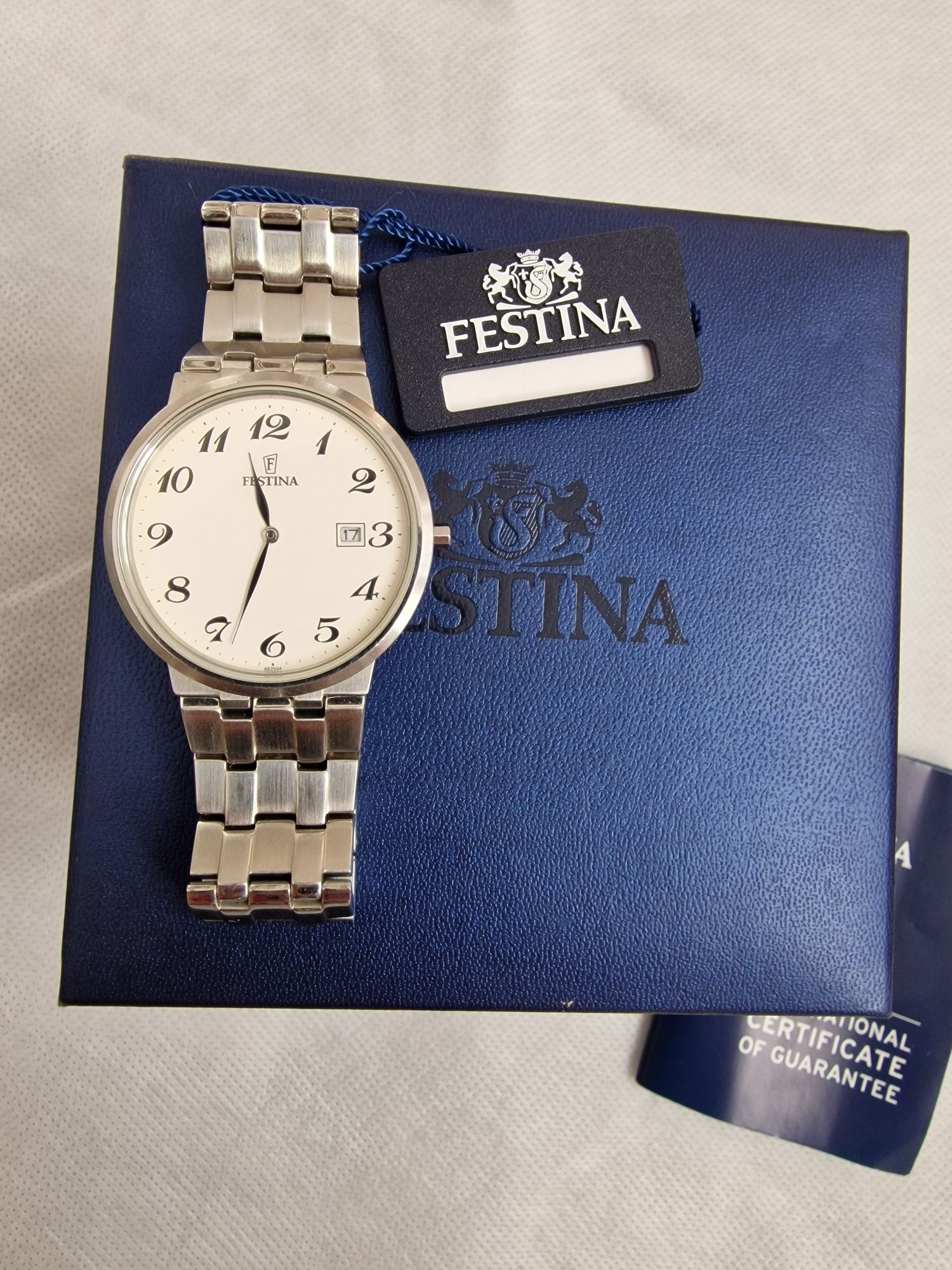 Ceas Festina nou la cutie