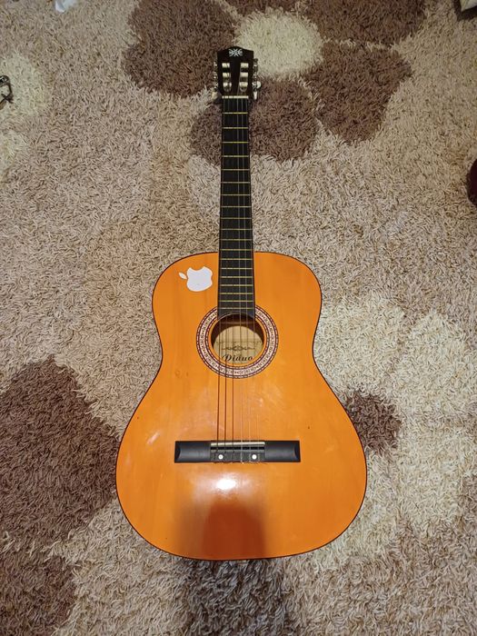 Гитара хорошая..