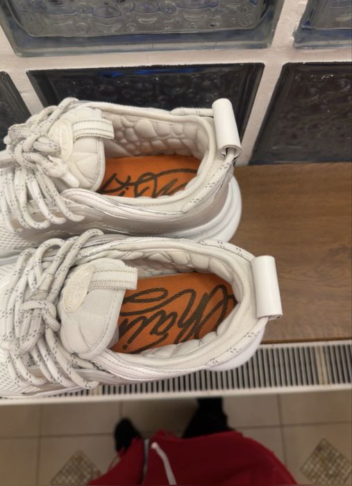 versace chain reaction