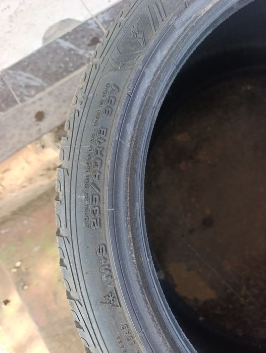Продавам зимни гуми GOODYEAR 235/40R18