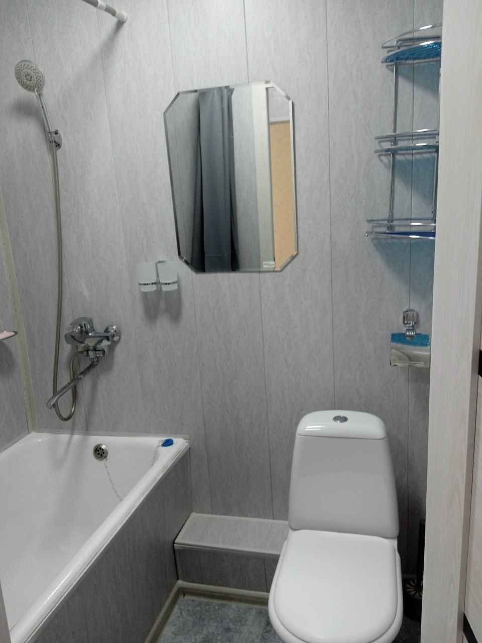 Продам 1/2 комнатную квартиру в Авиасозлар 1 .