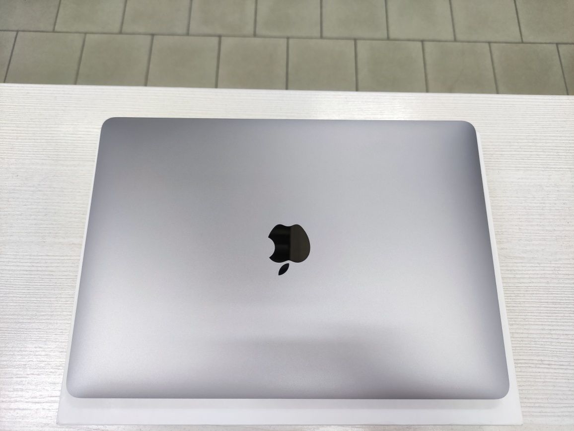 MacBook Air 2020 (M1, 8 ядер, 256 Gb SSD, 8 Gb DDR4)