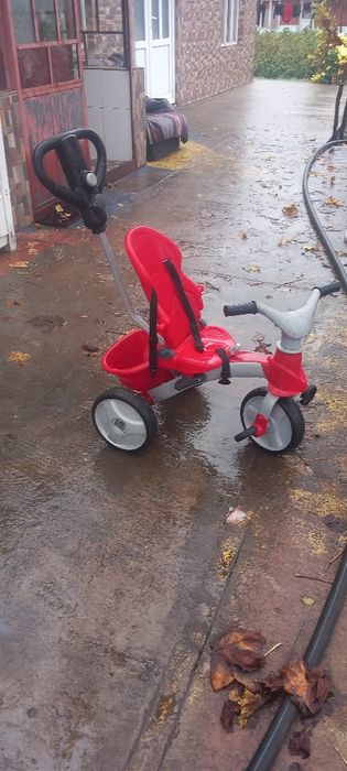 Tricicleta pentru copii