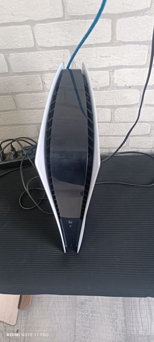PS5 fat  820 GB.