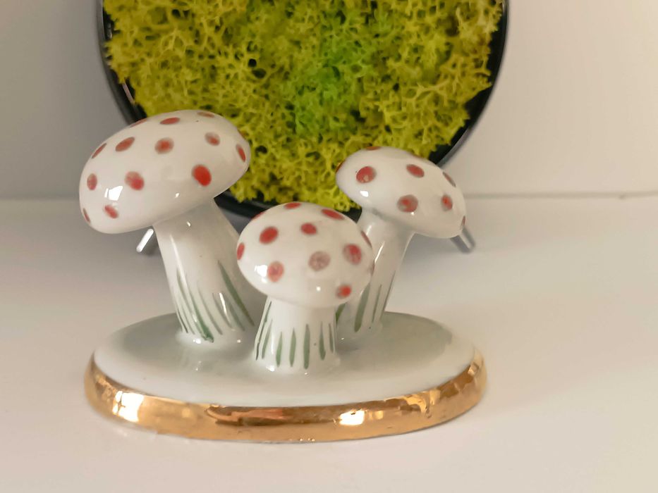 Българска, порцеланова фигурка