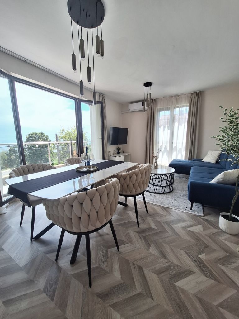 Продава се Двустаен апартамент в Бяла - 71 кв.м за 1226 €/кв.м - Снимка #1