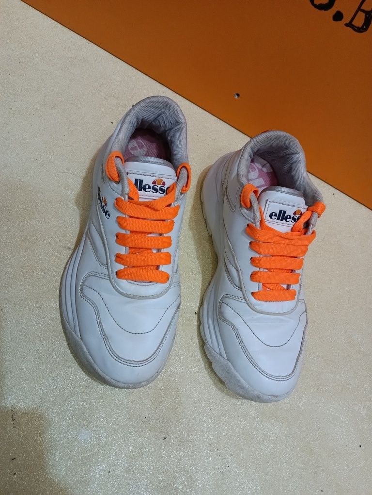 Ellesse сникърси N 37 - 25 лв