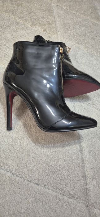 Продавам дамски боти