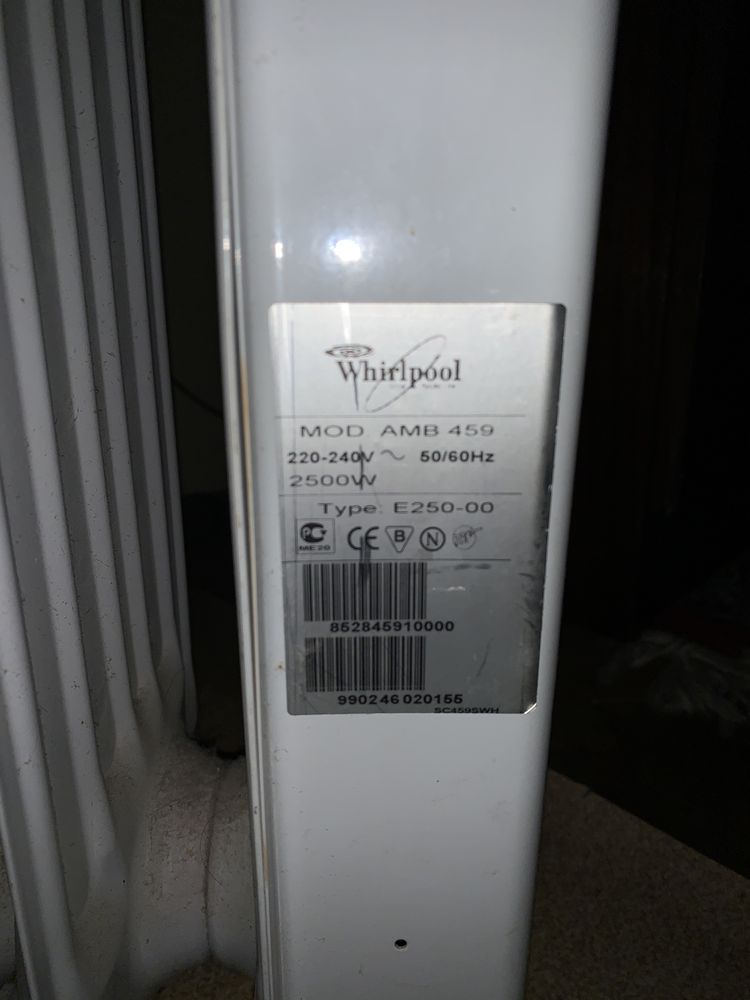 Маслен радиатор Whirpool 12 ребра 2500W