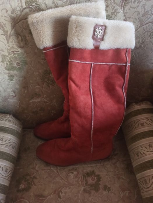 Продам замшевые зимние женские сапоги