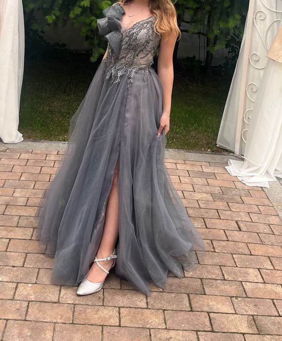 Продавам официална рокля