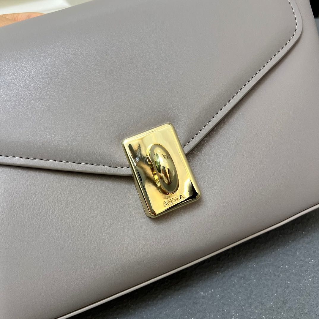 Дамска чанта Furla SS25