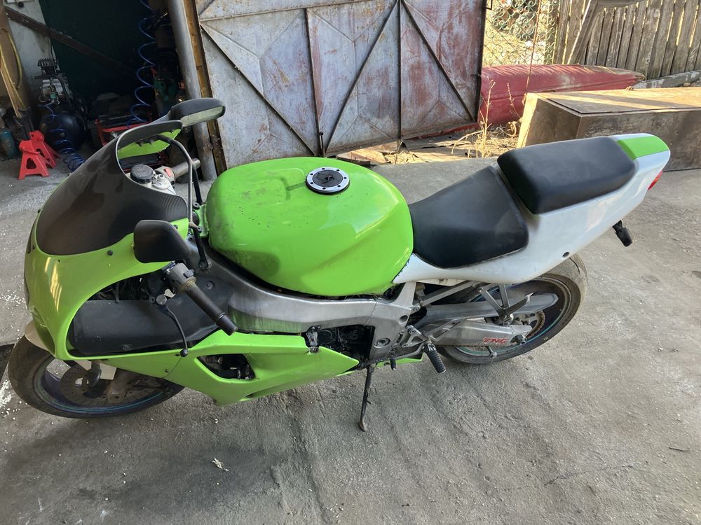 dezmembrez kawasaki ninja zx750