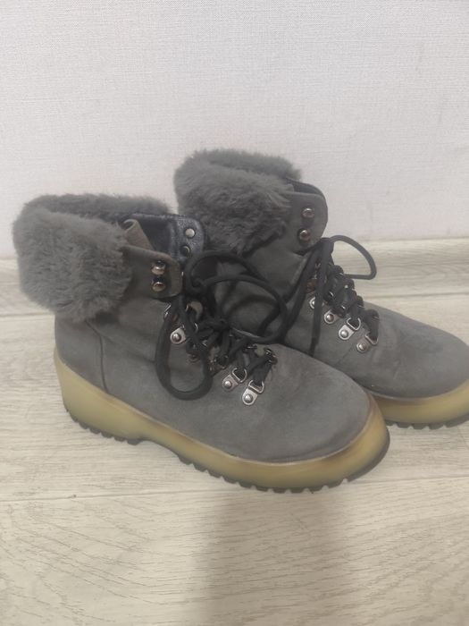 Продам  ботинки.