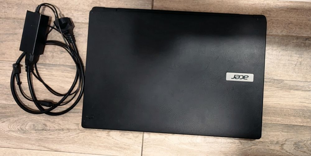 Laptop Acer ES1 711 Model ZYL pentru piese sau reparat