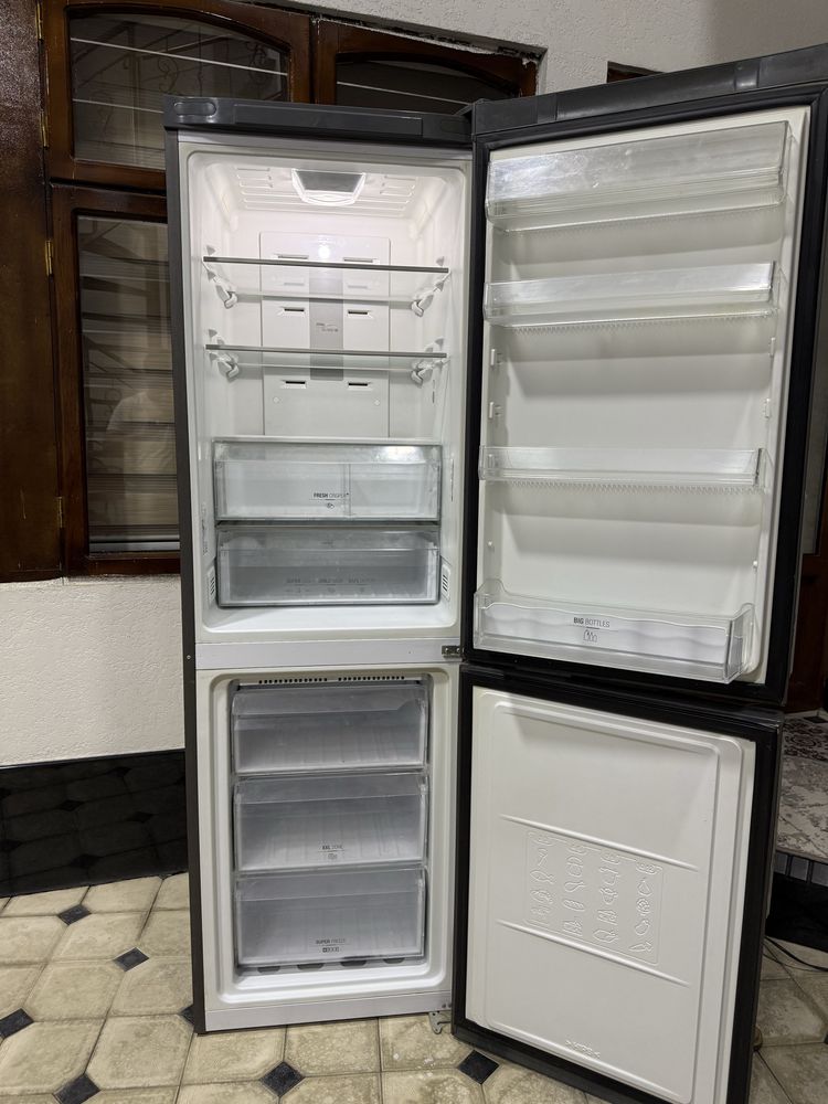 Холодилник Hotpoint Ariston
