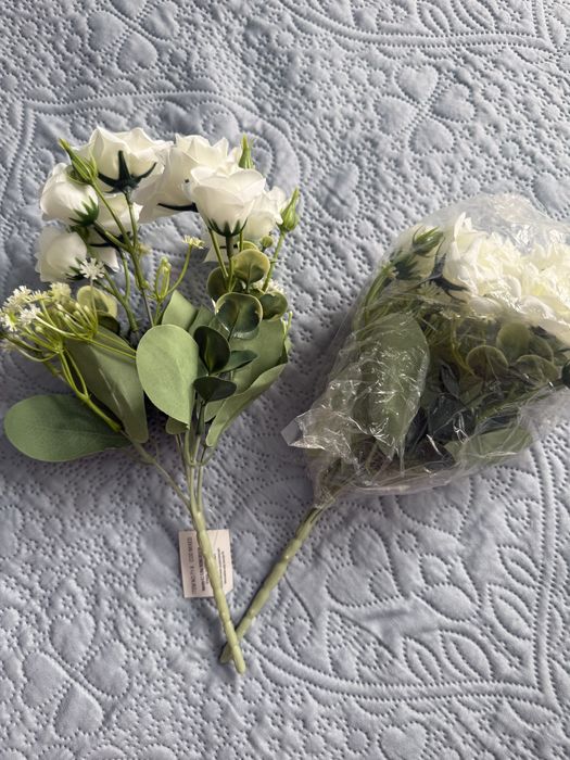 Vaza si buchet flori