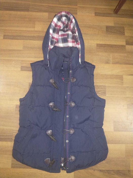 Vând vesta mărimea s