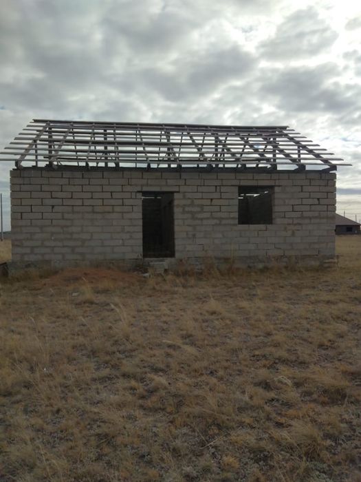 Продам участок с недостроенным домом