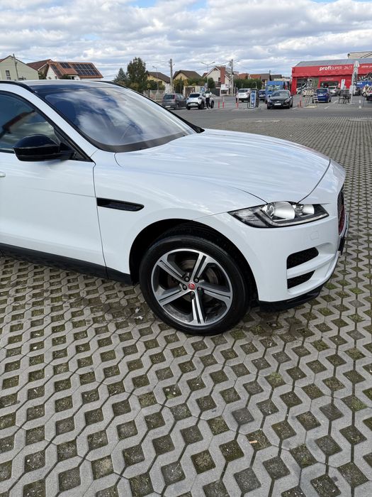 Jaguar F-pace 240cp