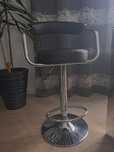 scaun negru- bar