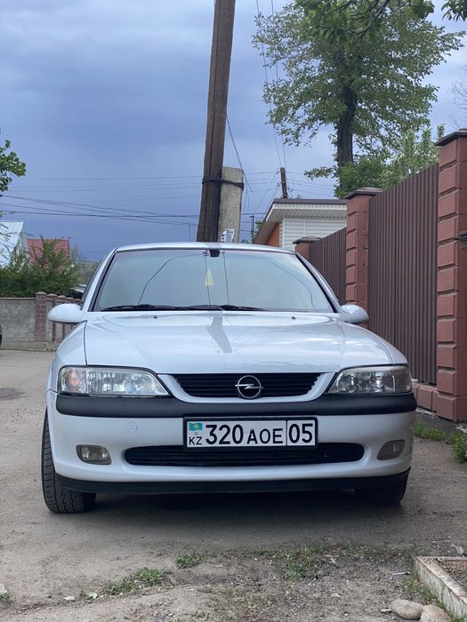 Опель Вектра б 1997 год